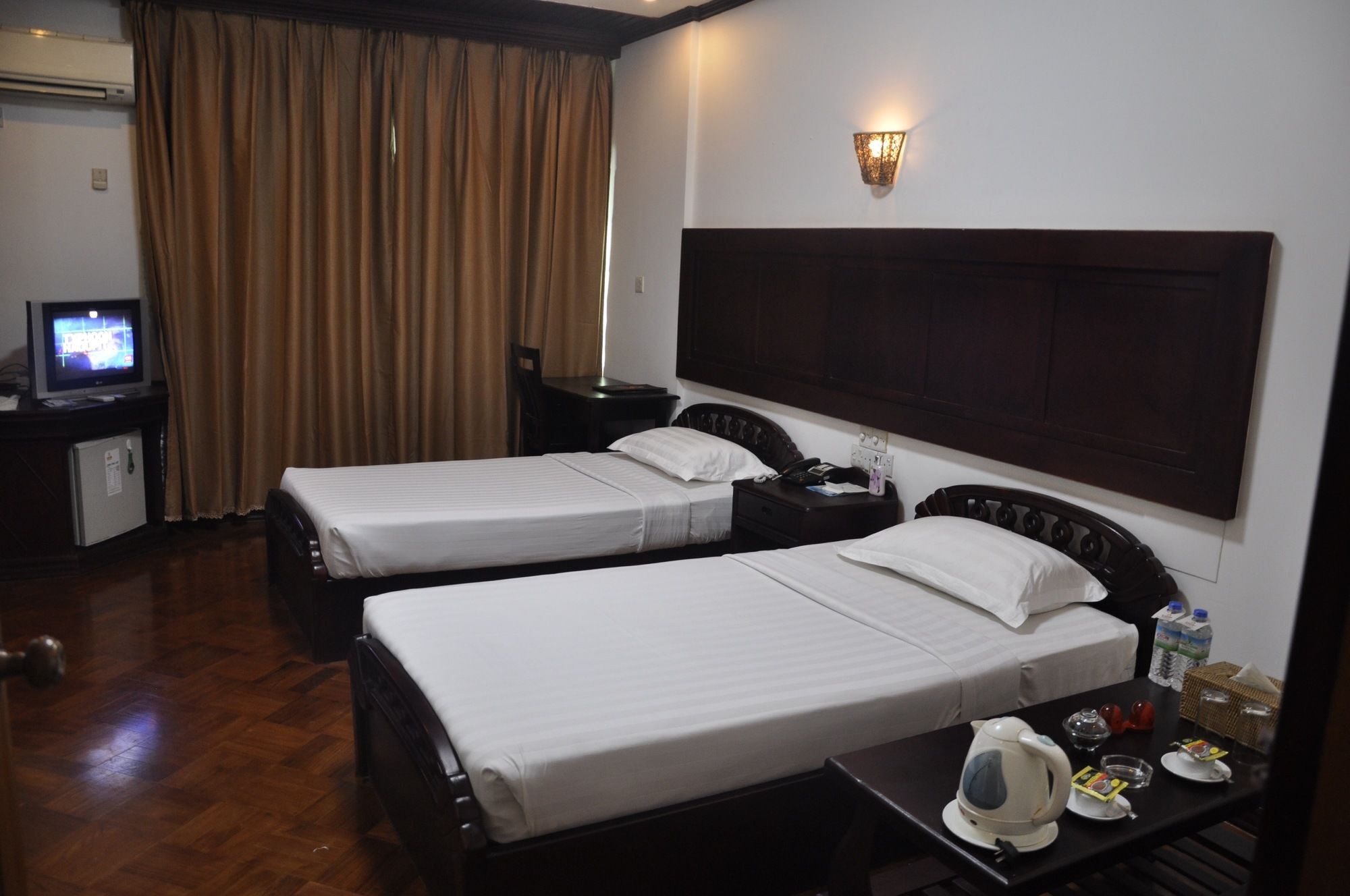 Hotel Queen מנדלאי מראה חיצוני תמונה